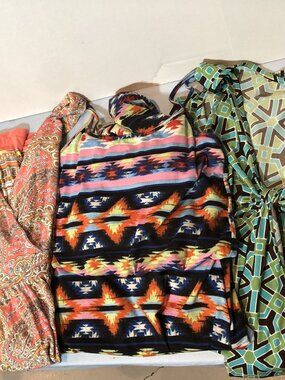 LOT of 4 Dresses - Dressbarn 6, Old Navy MED, I'm in love with Derek MED & Other